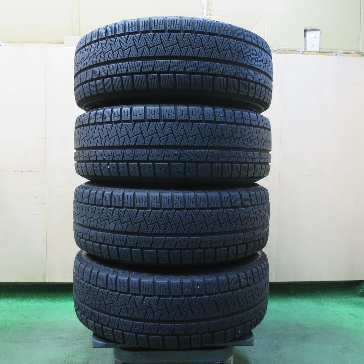 バリ溝！21年！9分★アウディ A4 等 MAK STADT 205/60R16 スタッドレス ピレリ アイスアシンメトリコ プラス シュタッド 16インチ PCD112/5H★5112205イス