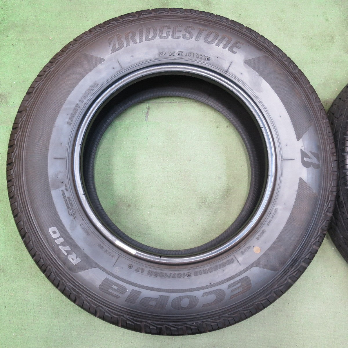 バリ溝！22年！9.5分以上★195/80R15 107/105N ブリヂストン エコピア R710 タイヤ 15インチ ハイエース キャラバン 等★5102505イノタ