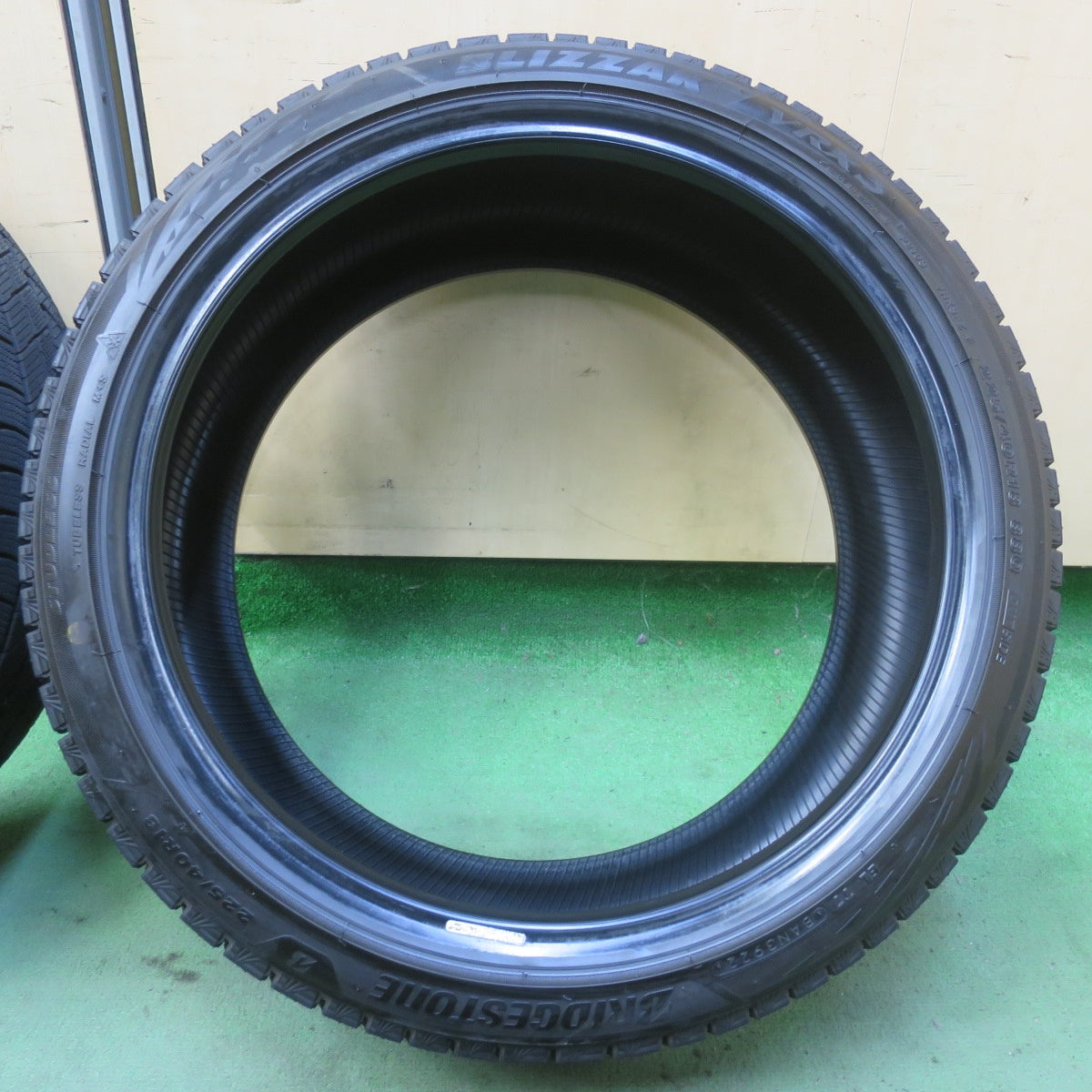 バリ溝！22年！8.5分★スタッドレス 225/40R18 ブリヂストン ブリザック VRX3 タイヤ 18インチ GR ヤリス カローラ スポーツ インプレッサ BRZ 86 等★6072810イスタ