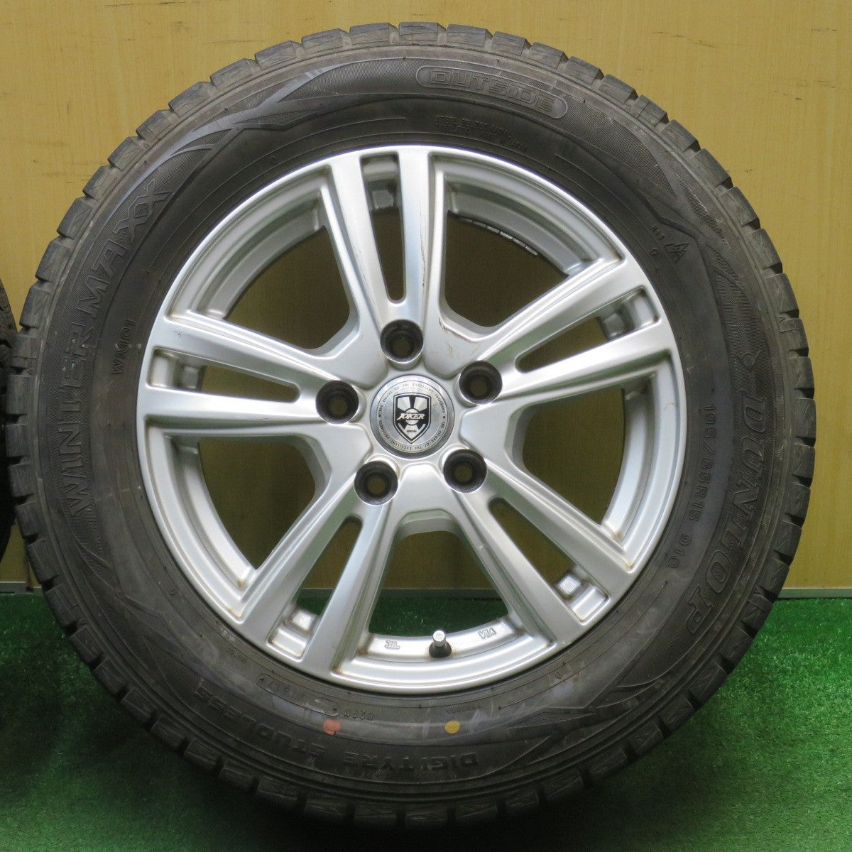 バリ溝！9.5分★スタッドレス 195/65R15 ダンロップ ウインターマックス WM01 JOKER ジョーカー 15インチ PCD114.3/5H★6022404NJス
