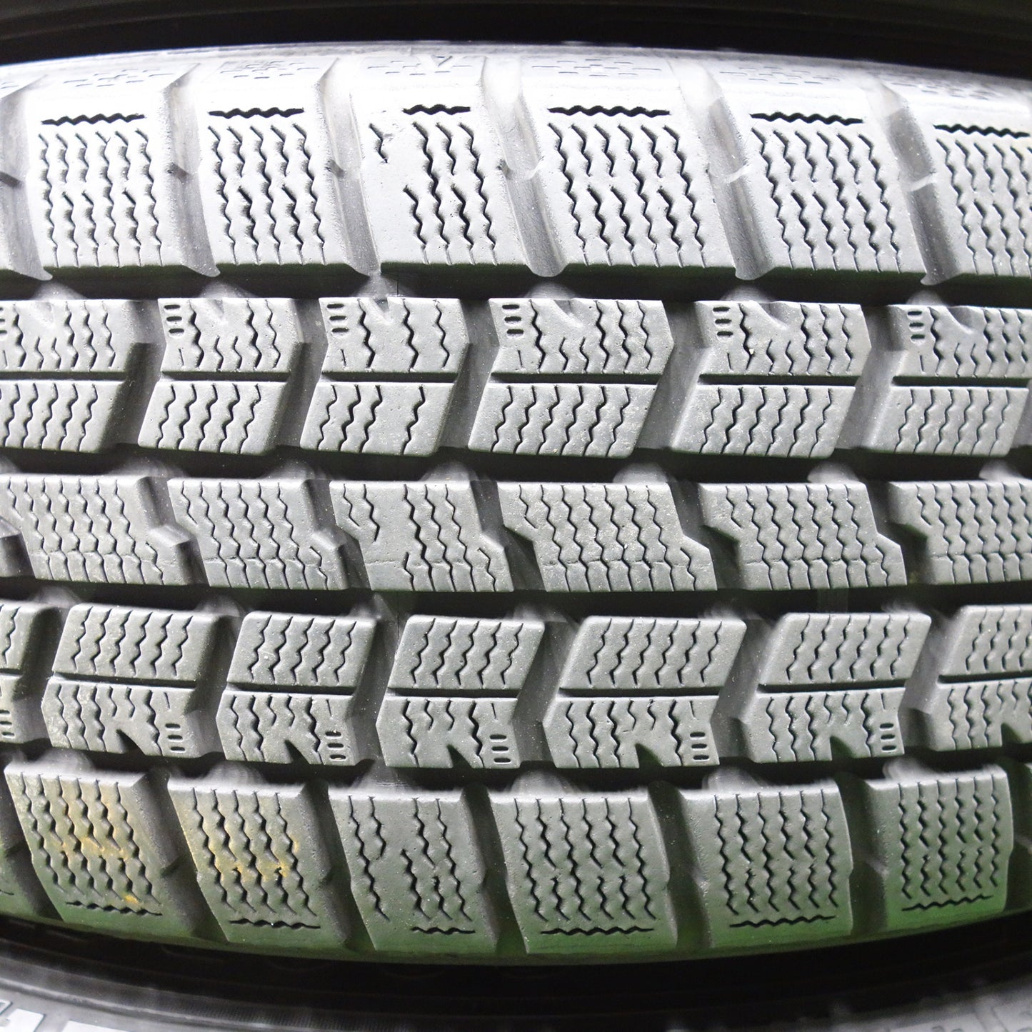 バリ溝！キレイ！9.5分★スタッドレス 205/55R16 グッドイヤー アイスナビ7 ravrion RS01 ラブリオン 16インチ PCD114.3/5H★5121301KTス