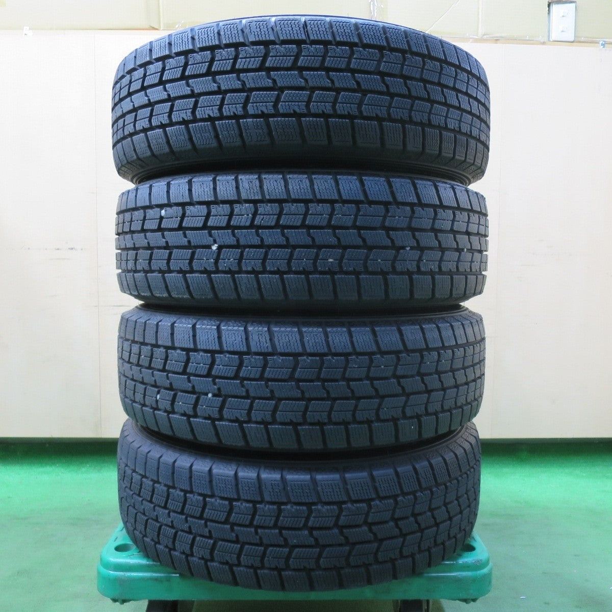 バリ溝！23年！キレイ！ほぼ10分★スタッドレス 175/65R15 グッドイヤー アイスナビ7 ravrion RS01 ラブリオン 15インチ PCD100/4H★5021709イス