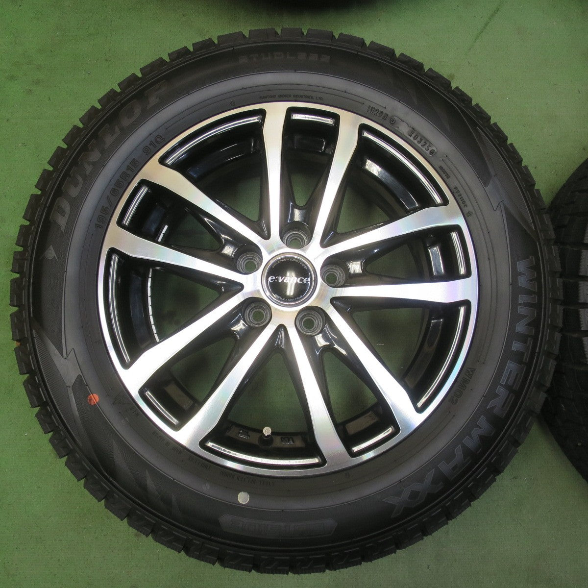 バリ溝！25年！キレイ！ほぼ10分★プリウス 等 195/65R15 スタッドレス ダンロップ ウインターマックス WM02 evance HA1 エヴァンス 15インチ PCD100/5H★6050808イス
