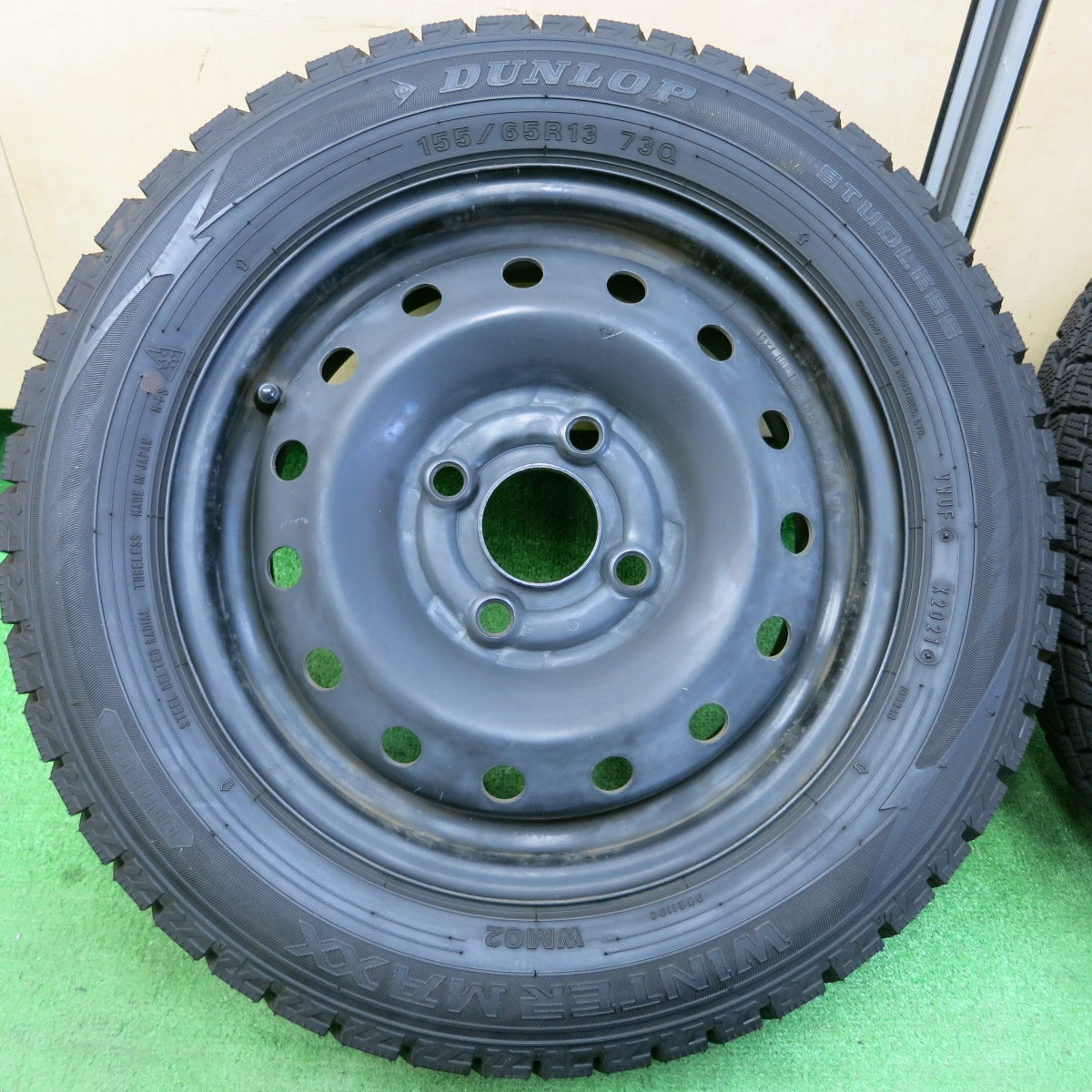 *送料無料* バリ溝！21年！ほぼ10分★スタッドレス 155/65R13 ダンロップ ウインターマックス WM02 スチール ホイール 13インチ PCD100/4H★4041706イス