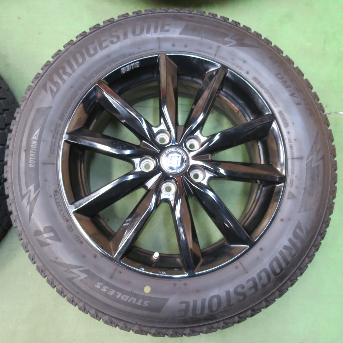 4本価格★スタッドレス 225/65R17 ブリヂストン ブリザック DM-V3 SEIN ザイン 17インチ PCD114.3/5H★5112203イス