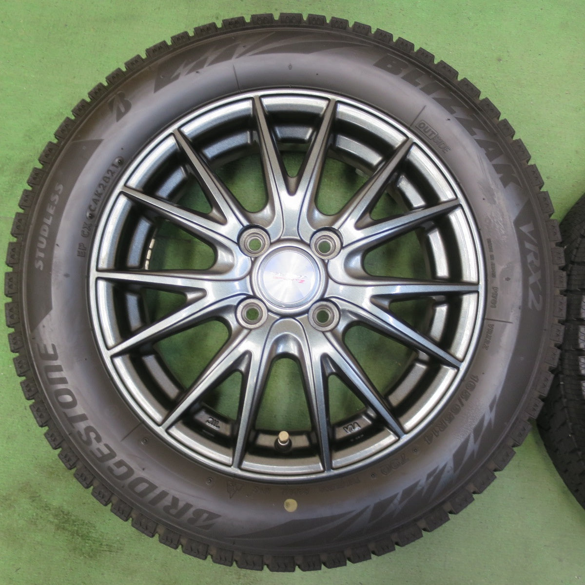 キレイ！21年★スタッドレス 165/65R14 ブリヂストン ブリザック VRX2 VELVA SPORTZ ヴェルヴァ 14インチ ソリオ ハスラー 等 PCD100/4H★5082804イス