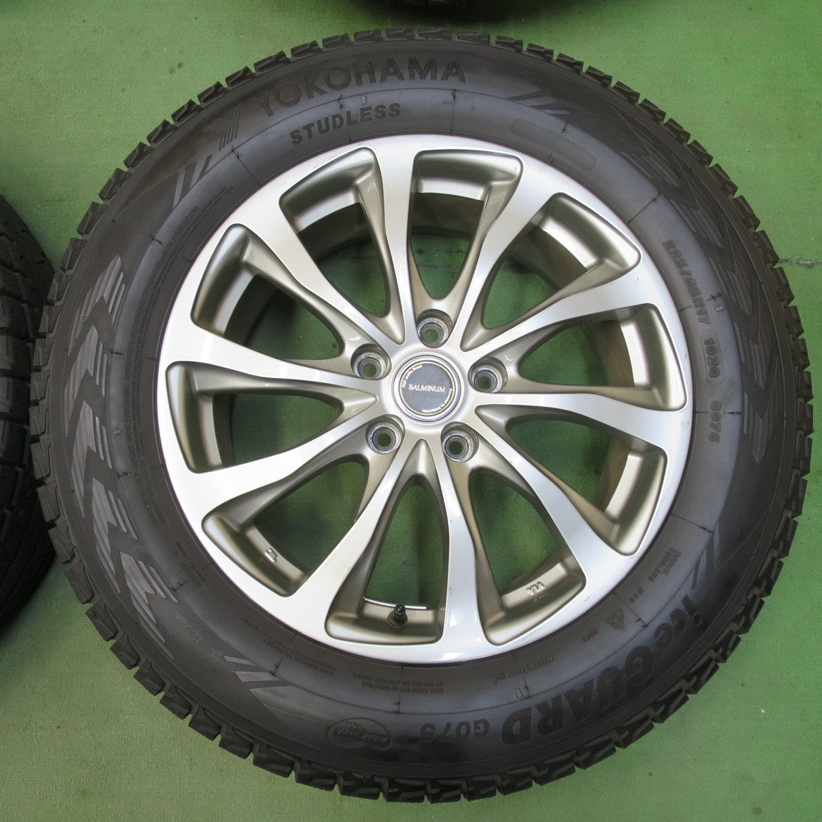バリ溝！21年！キレイ！9.5分★スタッドレス 225/65R17 ヨコハマ アイスガード G075 BALMINUM TR10 バルミナ 17インチ PCD114.3/5H★5120208イス