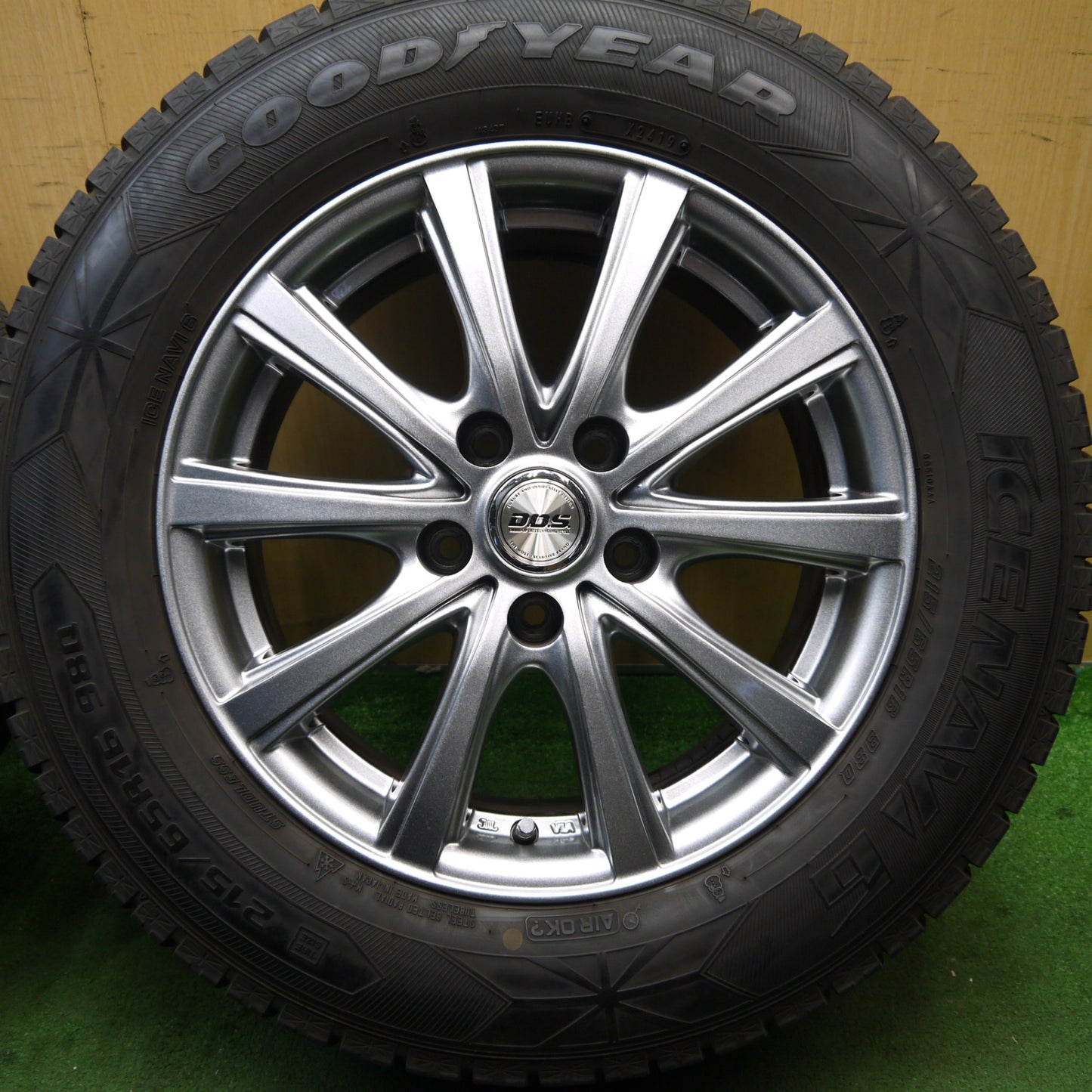バリ溝！キレイ！9分★スタッドレス 215/65R16 グッドイヤー アイスナビ6 D.O.S. DOS 17インチ PCD114.3/5H★5082003Hス