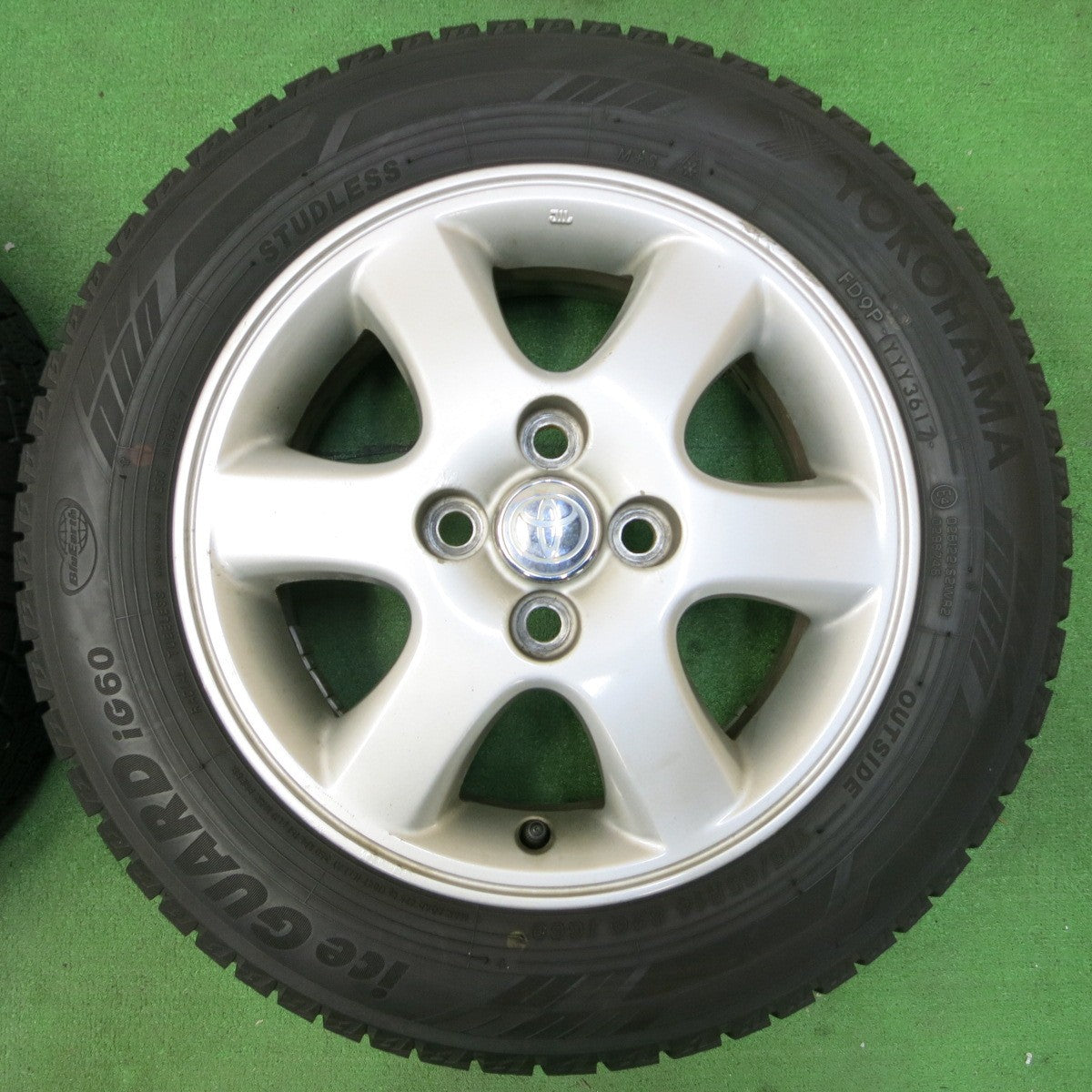 *送料無料* バリ溝！9分★トヨタ カローラ フィールダー 純正 175/65R14 スタッドレス ヨコハマ アイスガード iG60 14インチ PCD100/4H★4052305イス