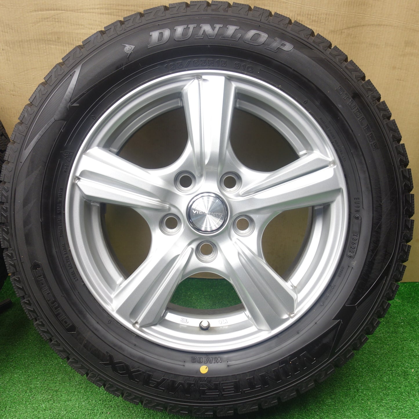 バリ溝！22年！キレイ！ほぼ10分★スタッドレス 195/65R15 ダンロップ ウインターマックス WM02 VIOLENTO ヴィオレント 15インチ PCD114.3/5H★5122902KTス
