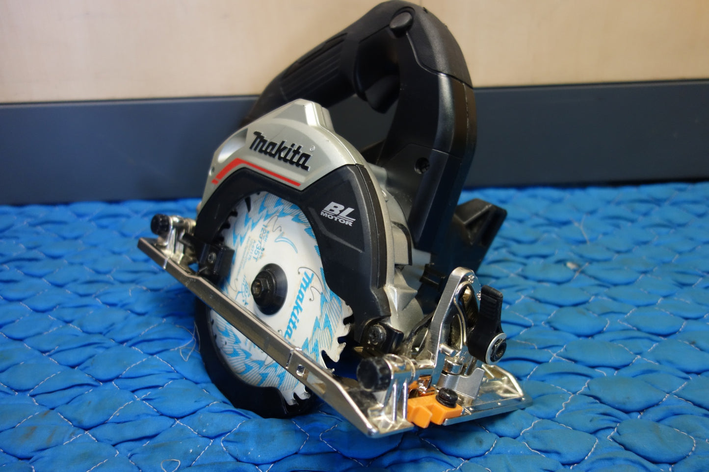 [送料無料] ☆マキタ 125mm 充電式 マルノコ HS474D 電動 工具 切断機 丸のこ 丸鋸 丸ノコ makita 本体のみ☆
