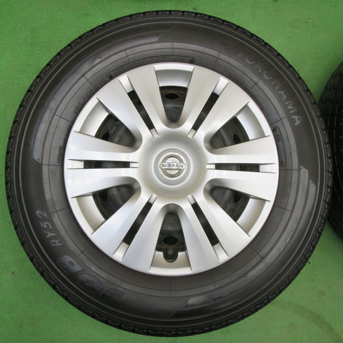 [送料無料] バリ溝！8.5分★日産 キャラバン 純正 スチール 195/80R15 107/105L ヨコハマ JOB RY52 15インチ PCD139.7/6H★5040602IMノ