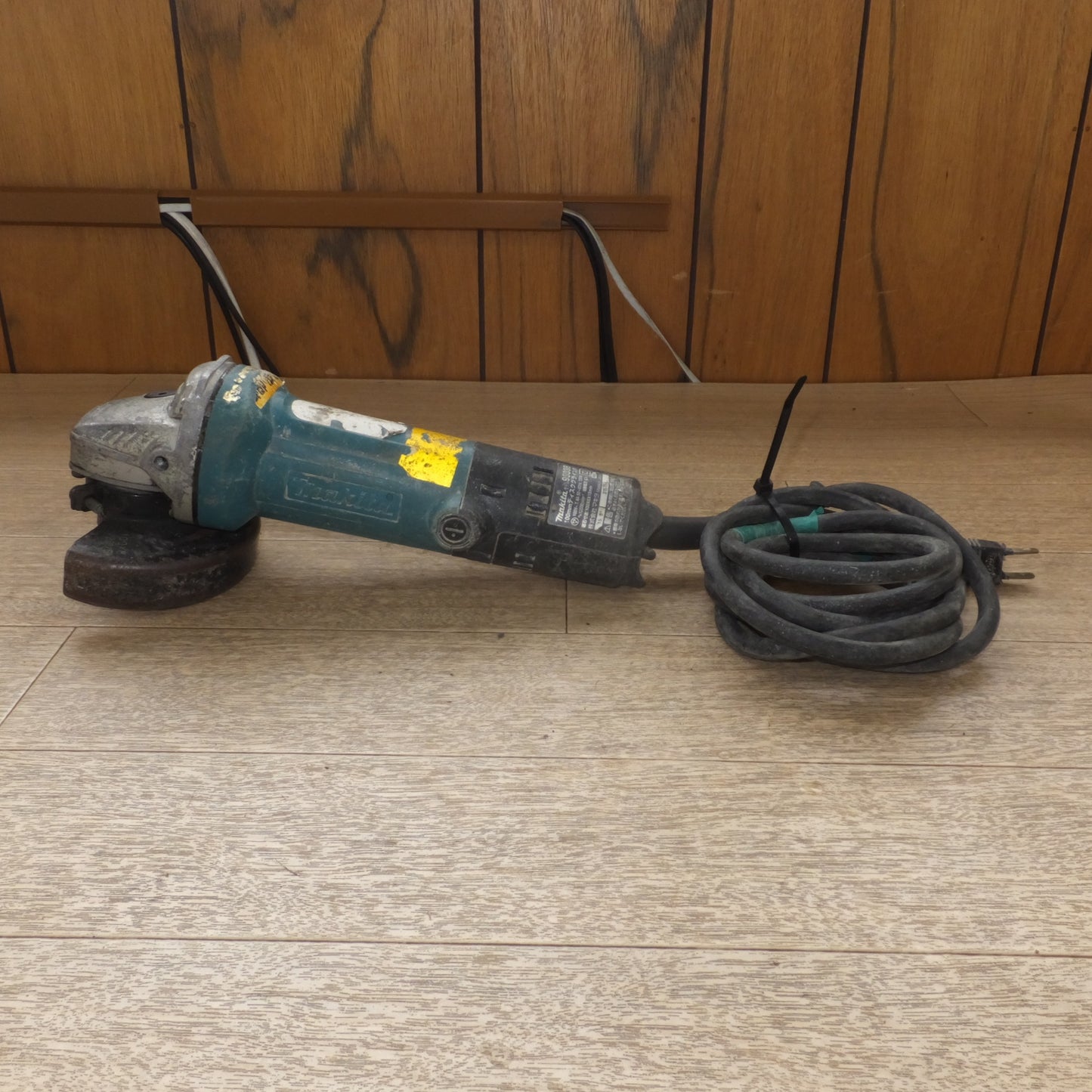 [送料無料] 現状品★マキタ makita 100mm ディスクグラインダ 9533B　100V～ 7.4A 50-60Hz 720W★