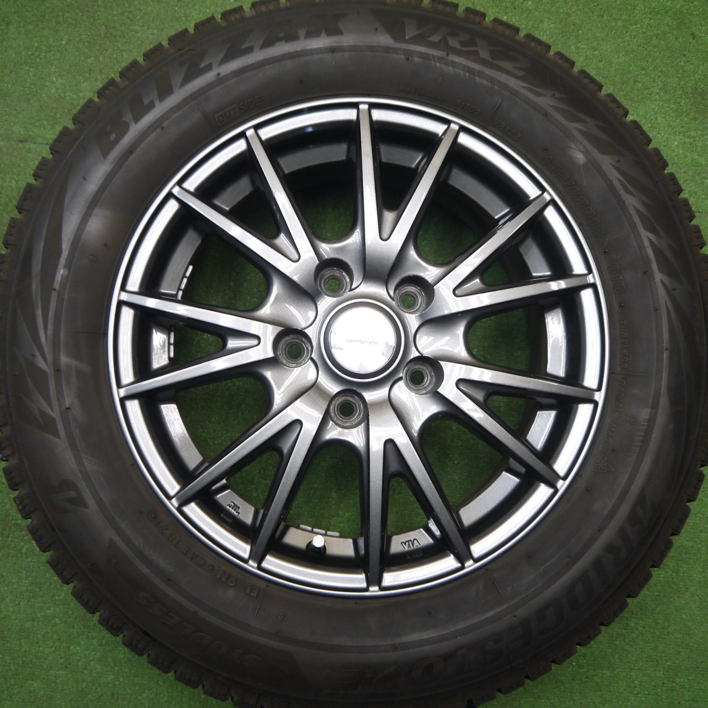 キレイ！21年★スタッドレス 195/65R15 ブリヂストン ブリザック VRX2 VELVA SPORT ヴェルヴァ 15インチ PCD114.3/5H★5121605Hス