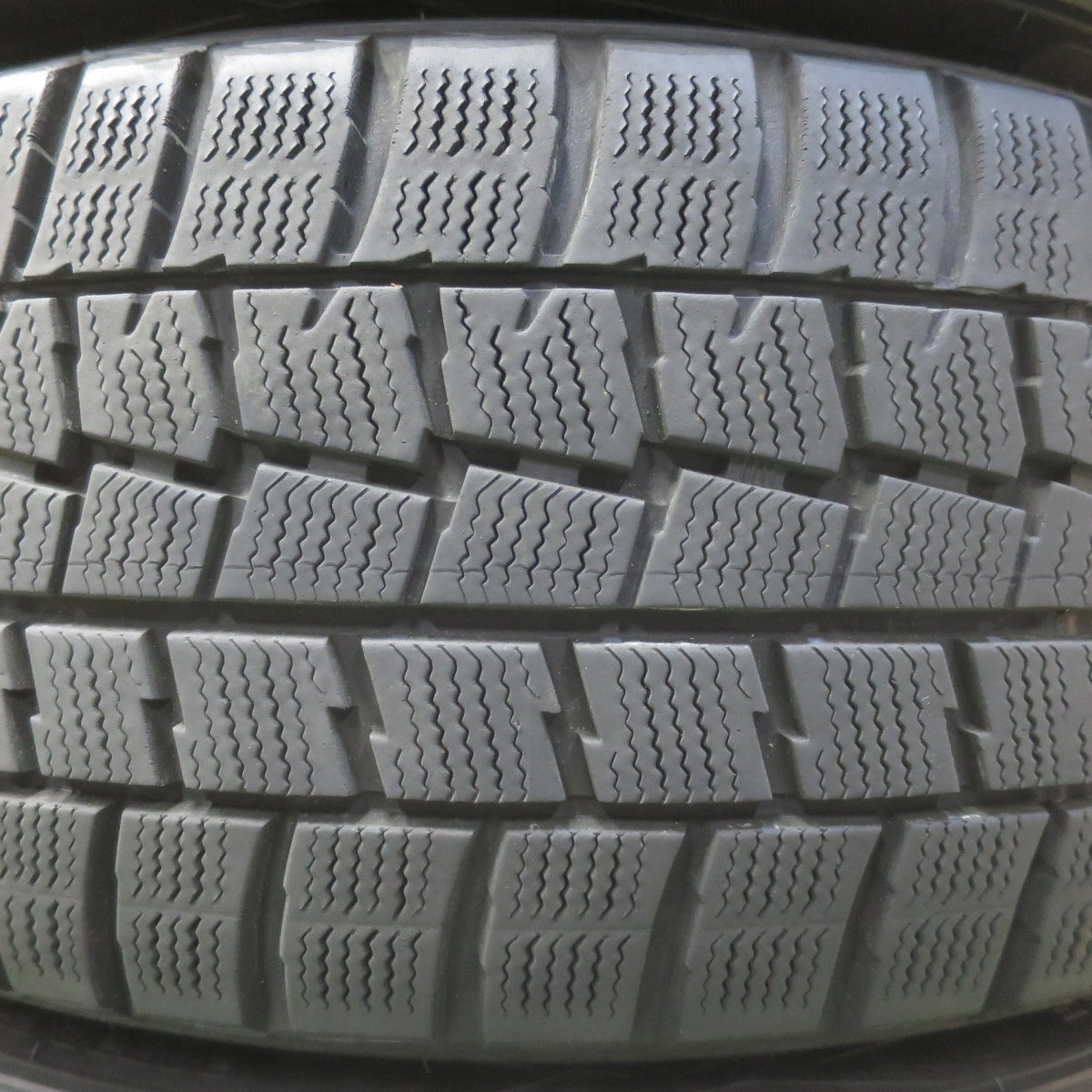 バリ溝！キレイ！8.5分★BMW 等 EUROBAHN SPORTECHNIC 225/50R17 スタッドレス ダンロップ ウインターマックス WM01 スポーツテクニック 17インチ PCD120/5H★6043015イス