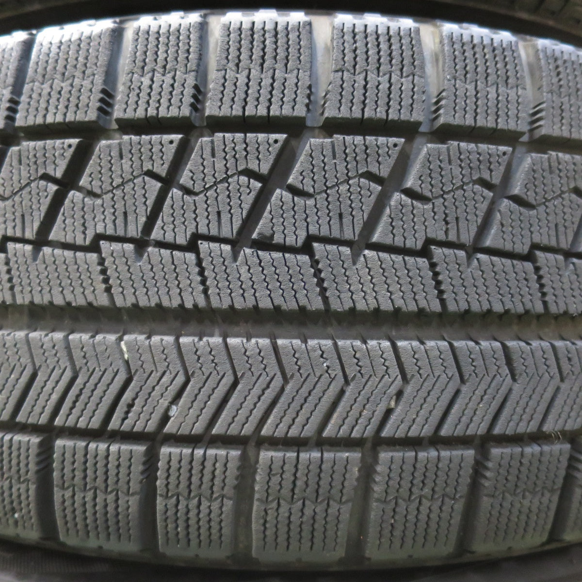 バリ溝！キレイ！9分★スタッドレス 215/50R18 ブリヂストン ブリザック VRX BALMINUM T10 バルミナ 18インチ PCD114.3/5H★5102702イス