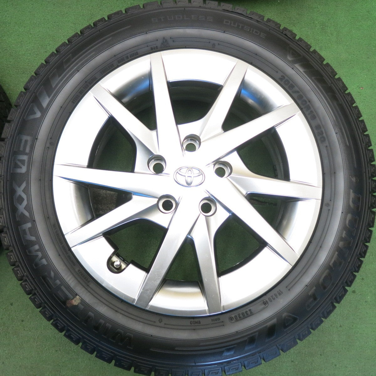 バリ溝！9.5分◎トヨタ プリウスα 純正 205/60R16 スタッドレス ダンロップ ウインターマックス 03 16インチ PCD114.3/5H◎6081602HAス