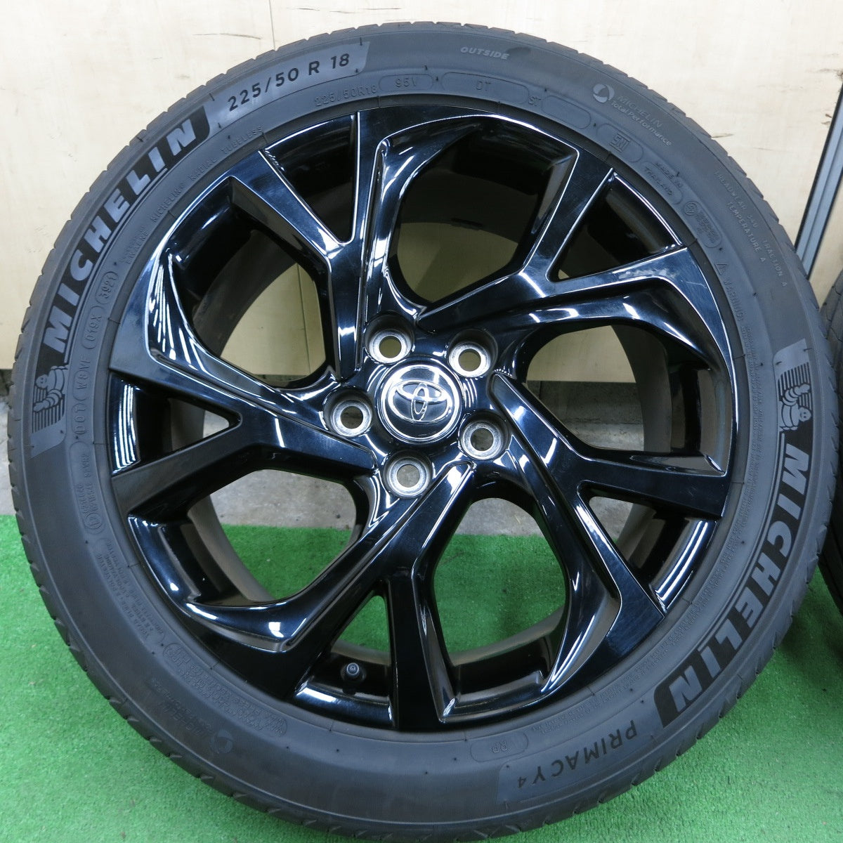 *送料無料* バリ溝！21年！キレイ！8.5分★トヨタ CH-R 純正 225/50R18 ミシュラン プライマシー4 18インチ PCD114.3/5H CHR★4071006SYノ