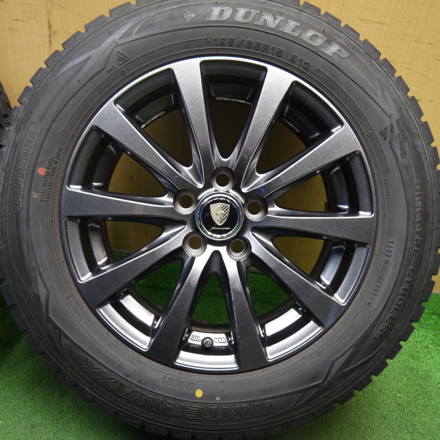 [送料無料] バリ溝！キレイ！9分★プリウス 等 195/65R15 スタッドレス ダンロップ ウインターマックス WM01 MANARAY SPORT マナレイ スポーツ 15インチ PCD100/5H★5040105Hス