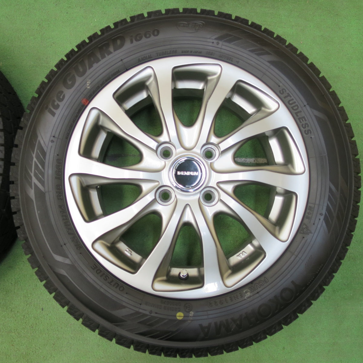 [送料無料] バリ溝！22年！キレイ！ほぼ10分★スタッドレス 165/70R14 ヨコハマ アイスガード iG60 BALMINUM バルミナ 14インチ PCD100/4H★5012804イス