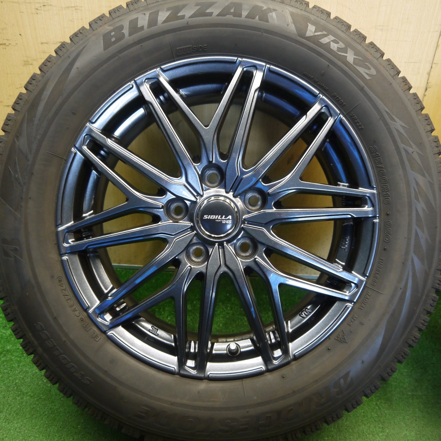 バリ溝！24年！キレイ！9.5分★スタッドレス 215/60R16 ブリヂストン ブリザック VRX2 SIBILLA NEXT W45 シビラ 16インチ PCD114.3/5H★6051511Hス