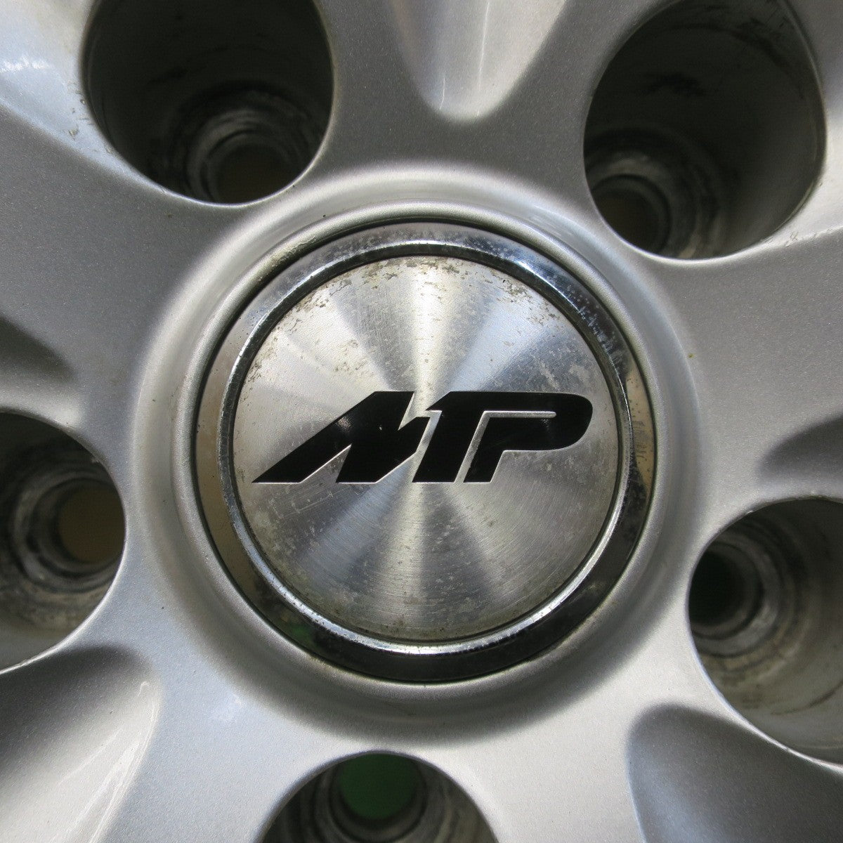 バリ溝！22年！キレイ！9.5分★スタッドレス 225/65R17 ダンロップ ウインターマックス SJ8 SJ8+ MP-04 17インチ PCD114.3/5H★6022112イス
