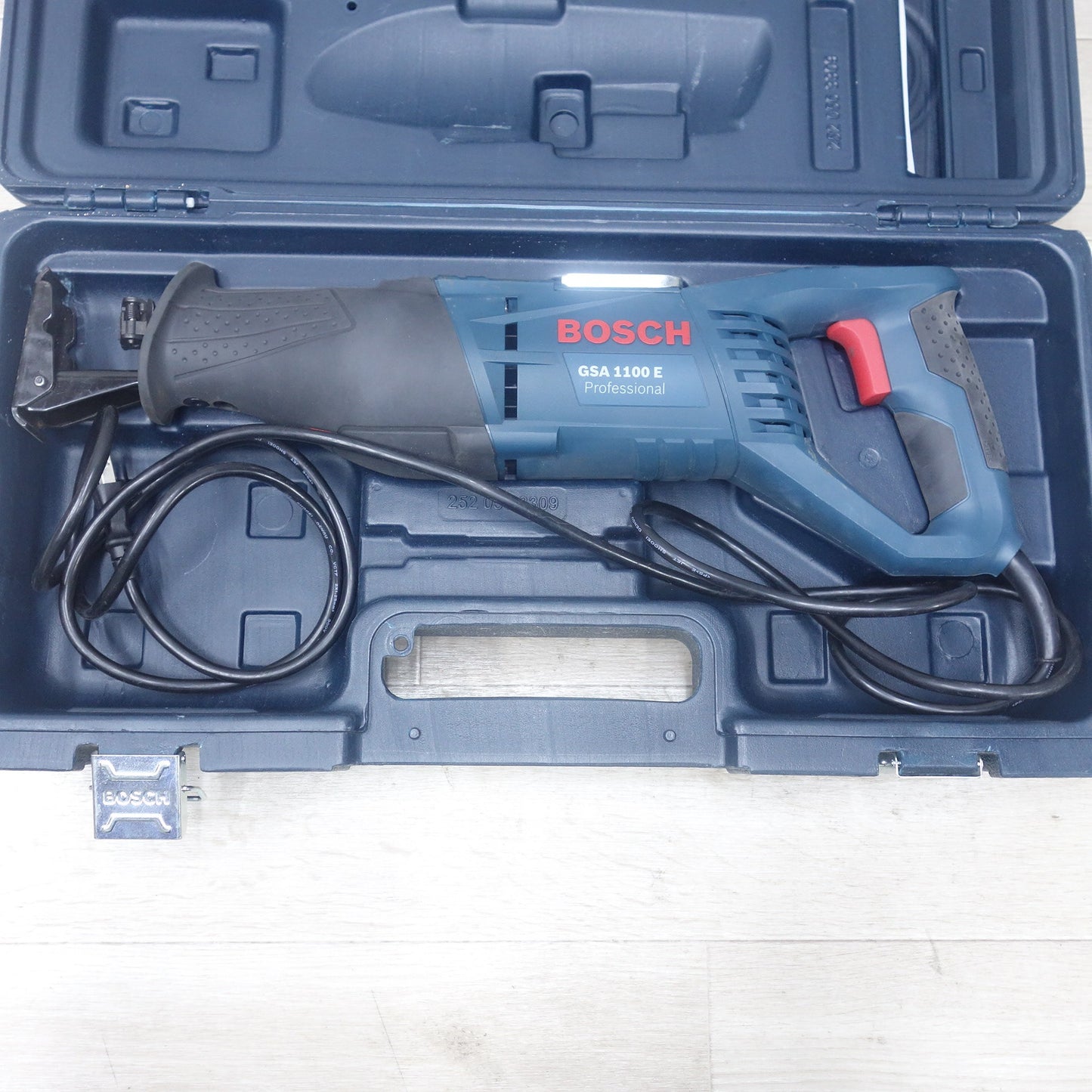 [送料無料] ◆BOSCH セーバーソー GSA 1100 E Professional ケース付 レシプロソー 切断 電動 工具 ボッシュ◆