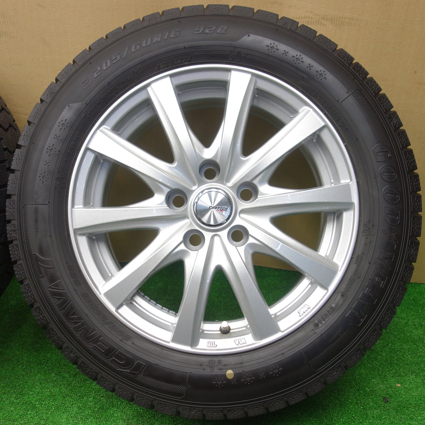 バリ溝！24年！キレイ！ほぼ10分★スタッドレス 205/60R16 グッドイヤー アイスナビ7 ravrion RS01 ラブリオン 16インチ PCD114.3/5H★5112901KTス