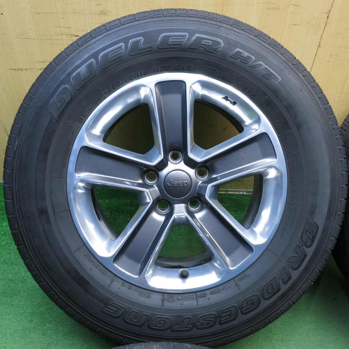 キレイ！22年◎JEEP ジープ JL ラングラー アンリミテッド サハラ 純正 255/70R18 ブリヂストン デューラー H/T 685 18インチ PCD127/5H◎6091105KKノ