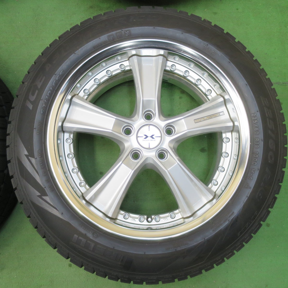[送料無料] バリ溝！8.5分★スタッドレス 225/60R18 ピレリ アイスアシンメトリコ MAVERICK マーベリック 005S SL 18インチ PCD114.3/5H★5022402イス
