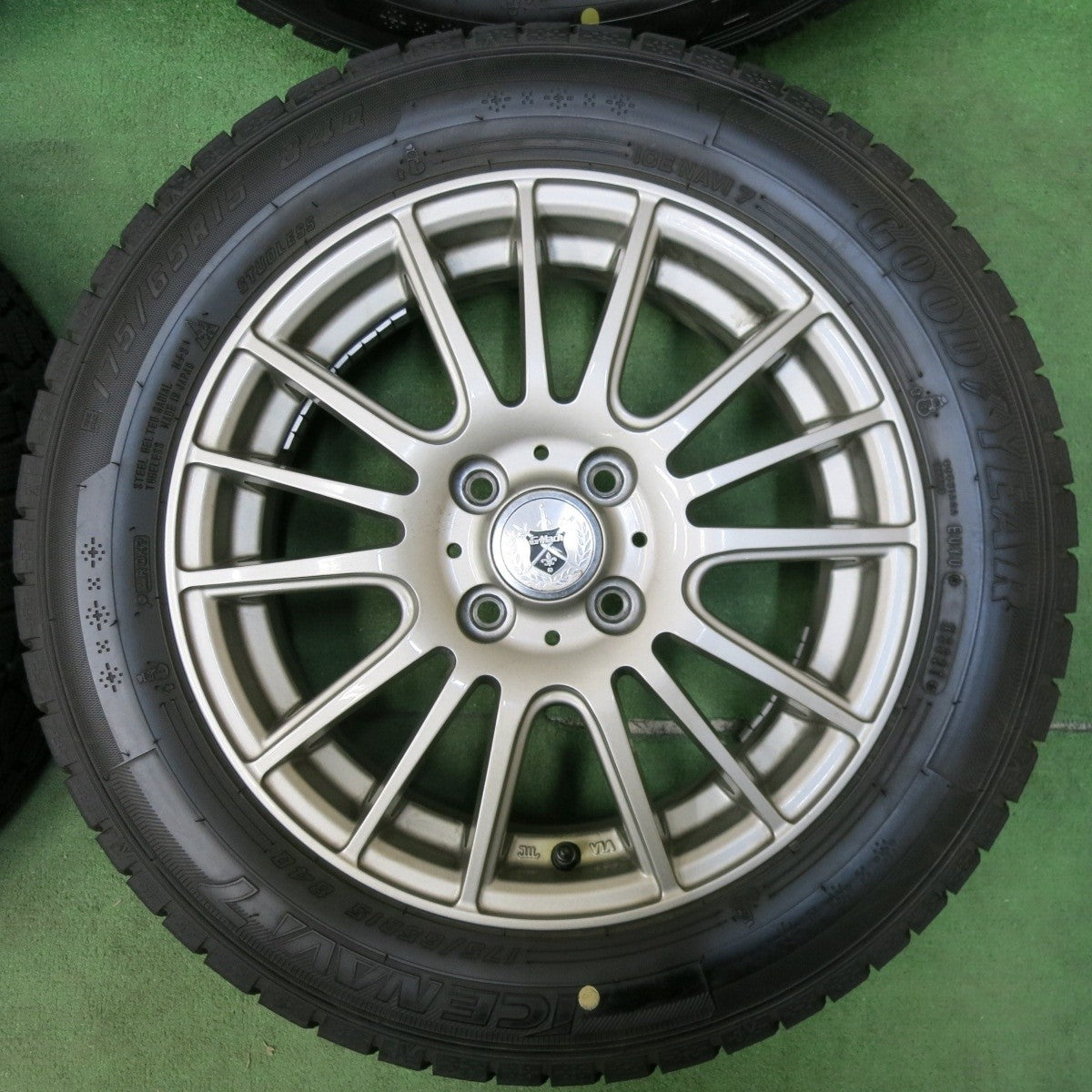 バリ溝！21年！9.5分★スタッドレス 175/65R15 グッドイヤー アイスナビ7 GMach 15インチ PCD100/4H★4121806SYス