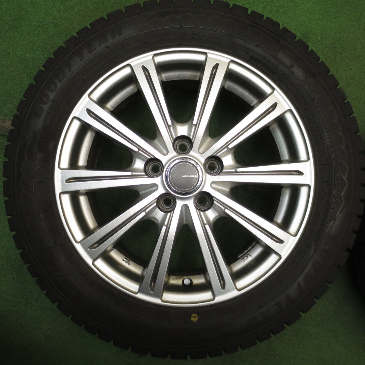 バリ溝！22年！キレイ！9.5分★シエンタ 等 185/60R15 スタッドレス グッドイヤー アイスナビ8 MiLLOUS ミルアス 15インチ PCD100/5H★5062106NJス