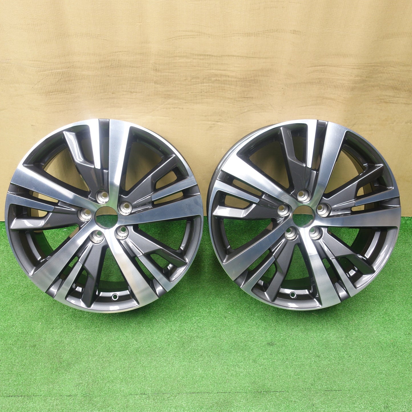 新車外し！2本★プジョー 3008 5008 純正 ホイール 18インチ 18×7.5J PEUGEOT PCD108/5H グレー★6010802KTホ