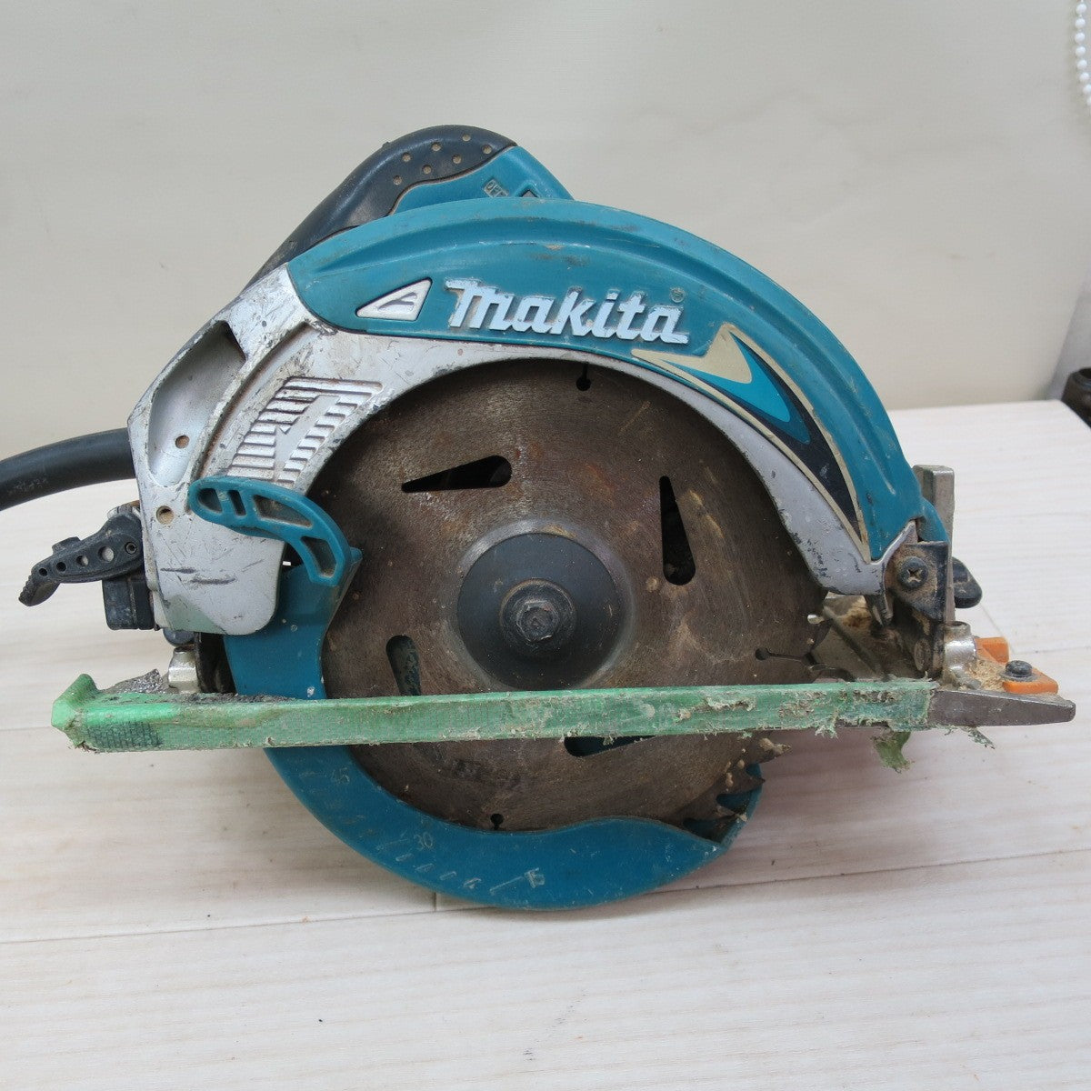 ☆マキタ 165mm マルノコ 5637BA 電動 工具 切断機 木工用 超硬 丸のこ 丸ノコ 丸鋸 コード式 電気 makita 100V☆