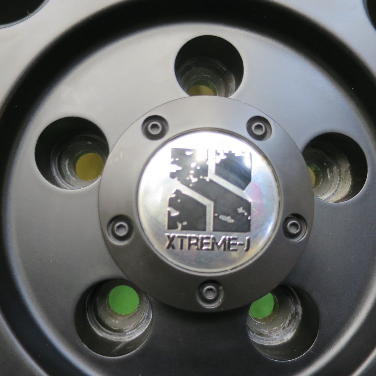 バリ溝！キレイ！9.5分★XTREME-J MLJ XJ 245/60R18 スタッドレス グッドイヤー アイスナビ SUV 18インチ エクストリームJ PCD114.3/5H★5110307イス