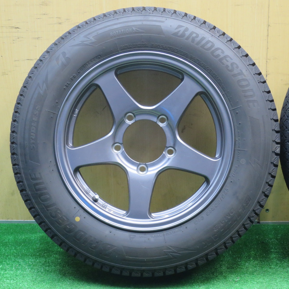 バリ溝！24年！キレイ！9分★ジムニー 等 175/80R16 スタッドレス ブリヂストン ブリザック DM-V3 MANARAY マナレイ 16インチ PCD139.7/5H★5111305NJス