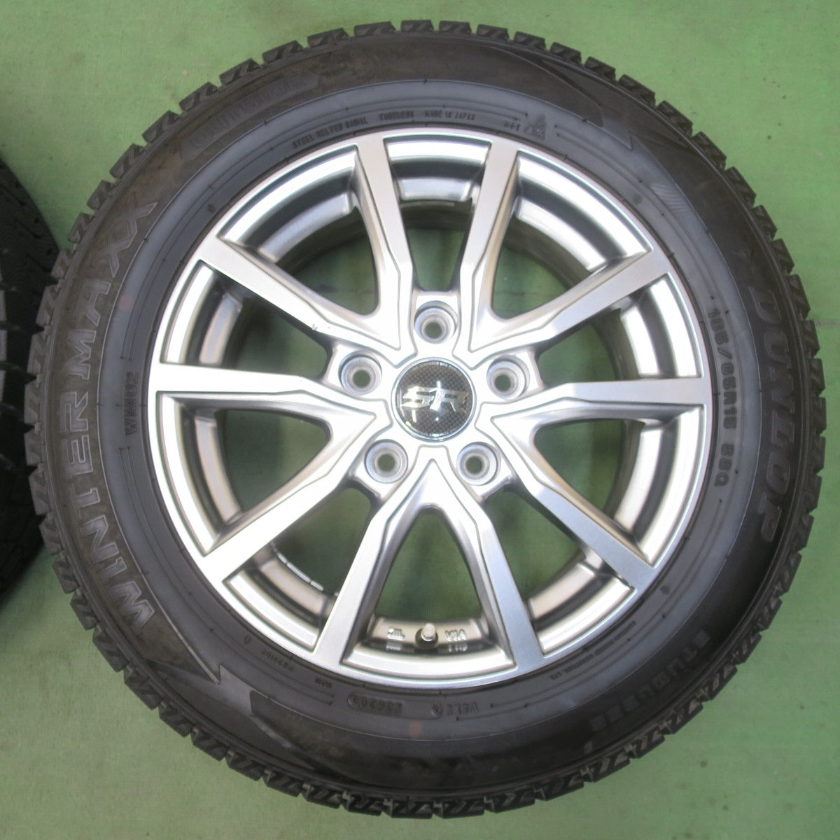 バリ溝！キレイ！9.5分★スタッドレス 185/65R15 ダンロップ ウインターマックス WM02 STRANGER ストレンジャー 15インチ PCD114.3/5H★6032307イス