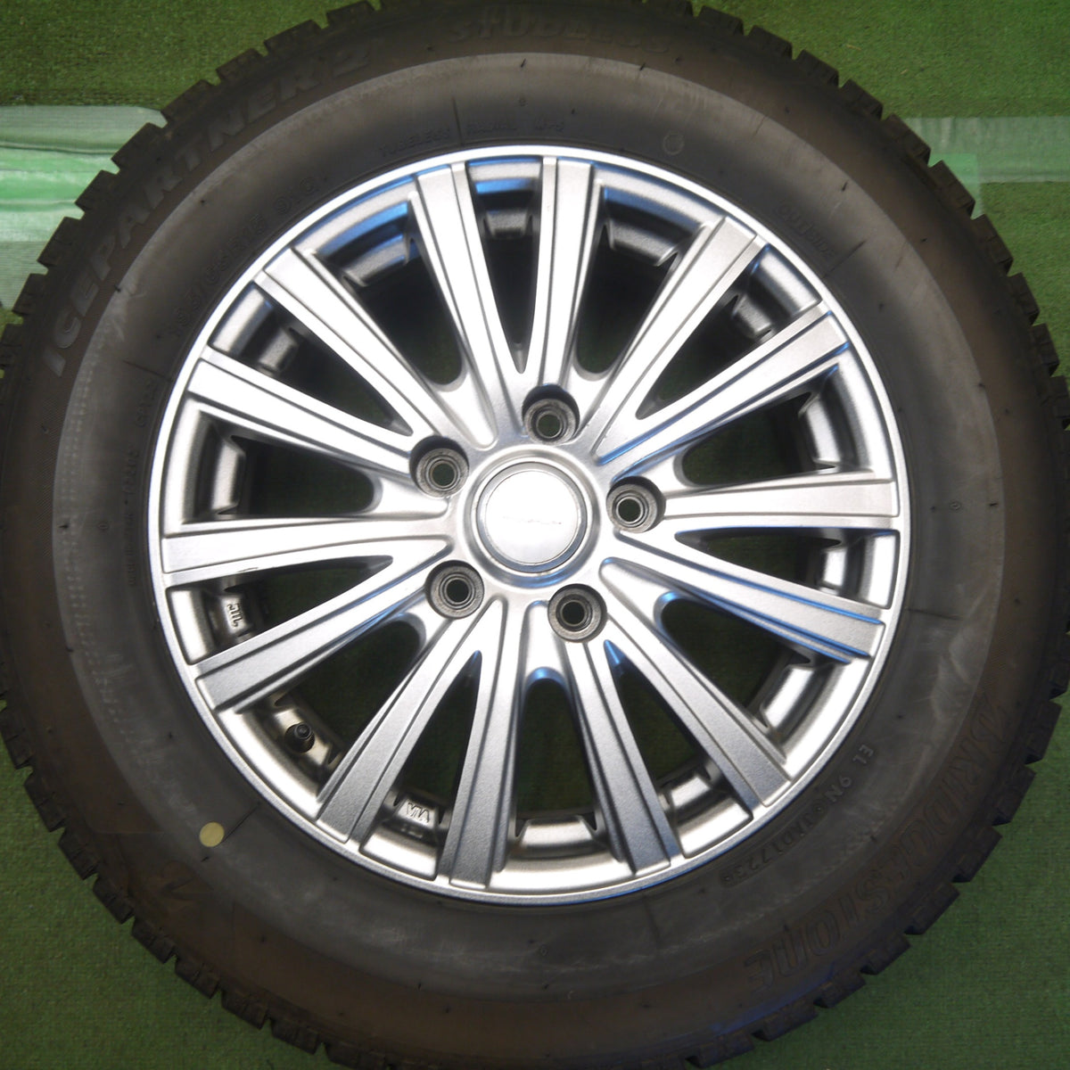 バリ溝！23年！9.5分◎スタッドレス 195/65R15 ブリヂストン アイスパートナー2 VELVA TESALIA ヴェルヴァ テサリア 15インチ PCD114.3/5H◎6100708Hス