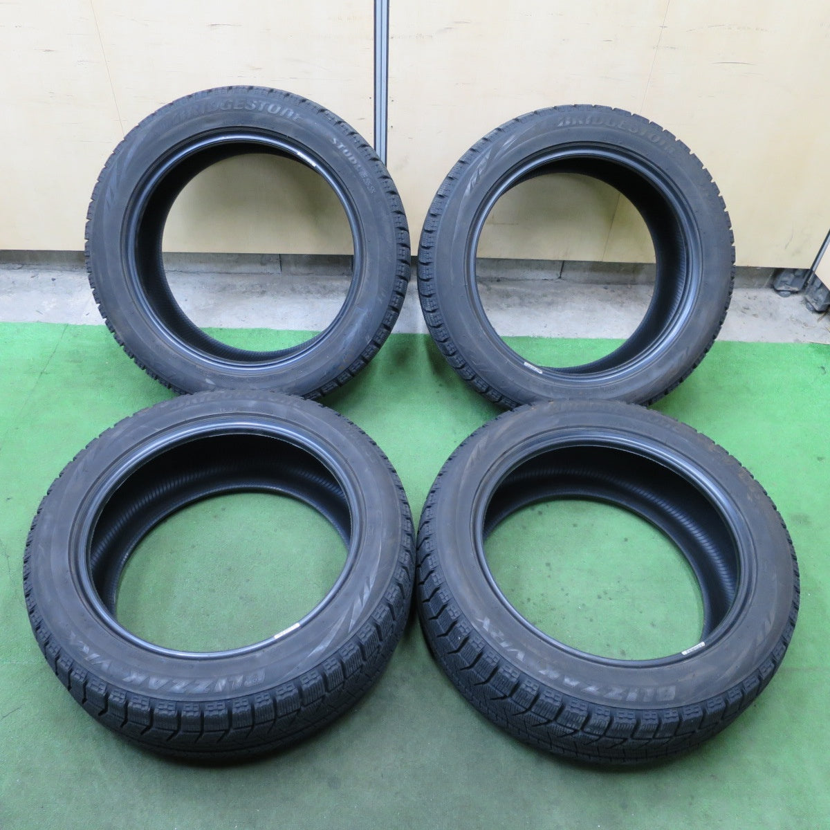 バリ溝！9.5分★スタッドレス 235/50R18 ブリヂストン ブリザック VRX タイヤ 18インチ アルファード ヴェルファイア 等★6022701NGスタ