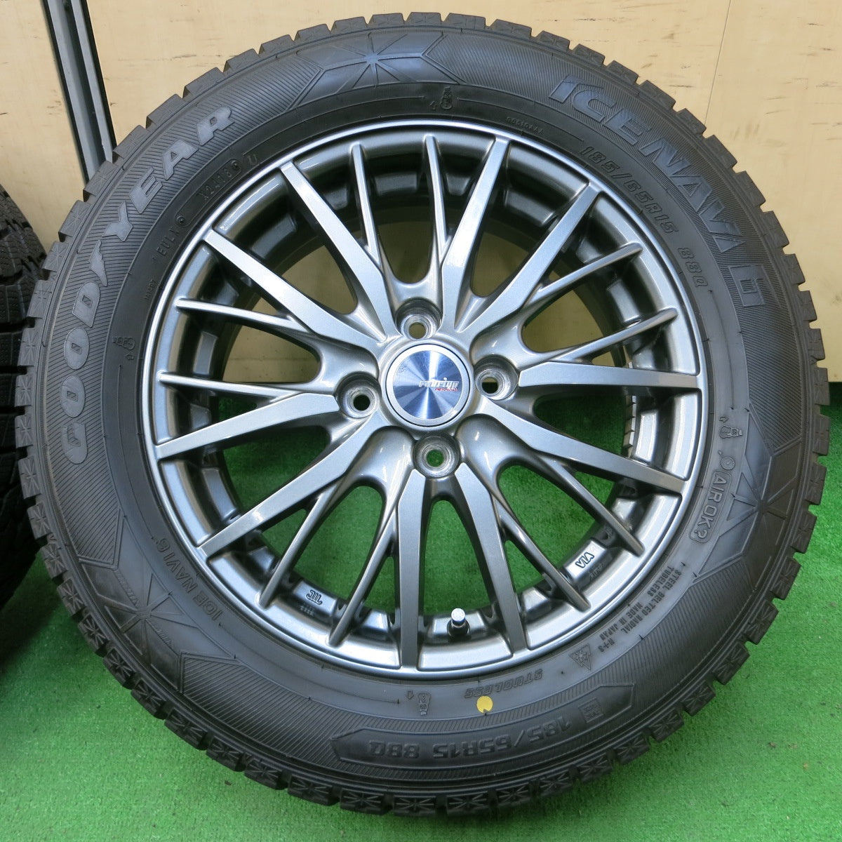 *送料無料* バリ溝！キレイ！9分★スタッドレス 185/65R15 グッドイヤー アイスナビ6 ravrion RM01 ラブリオン 15インチ PCD100/4H★4053104イス