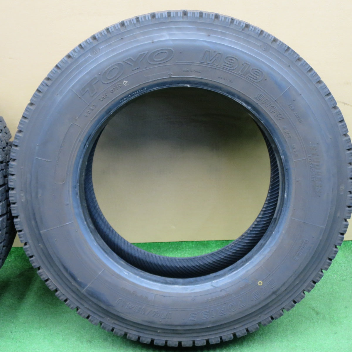 バリ溝！25年！9.5分★トラック バス タイヤ 245/70R19.5 136/134J スタッドレス トーヨー M919 19.5インチ★6032904NKスタ