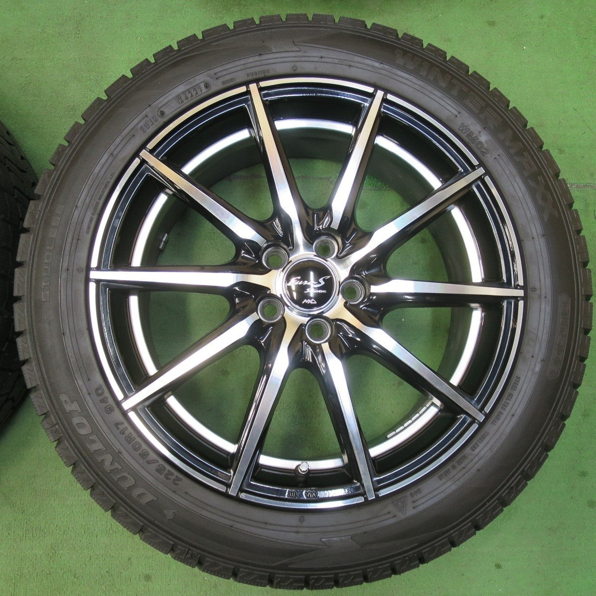 バリ溝！21年！キレイ！9.5分★レガシィ 等 225/50R17 スタッドレス ダンロップ ウインターマックス WM02 Euro-S Stream MiD 17インチ PCD100/5H★5022703イス