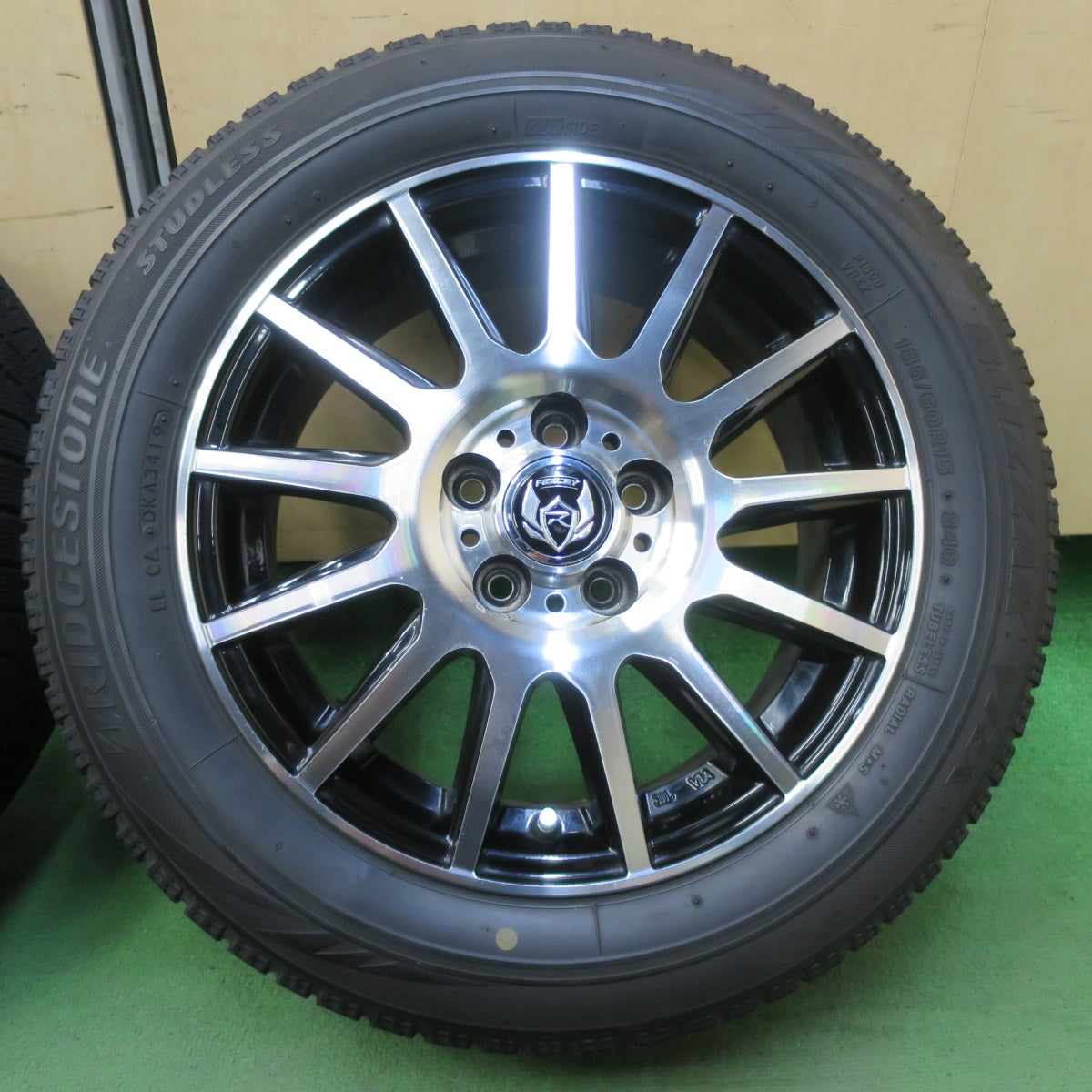 4本価格★シエンタ 等 185/60R15 スタッドレス ブリヂストン ブリザック VRX RiZLEY ライツレー 15インチ PCD100/5H★5100705イス