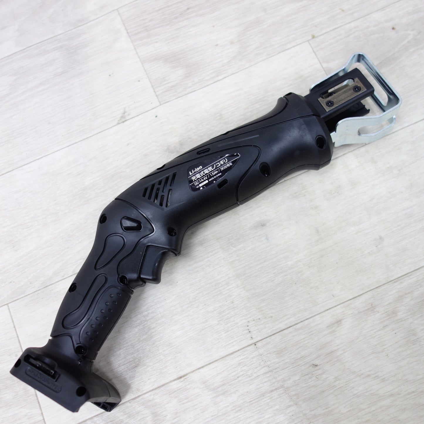 [送料無料] 美品!付属品付き◆新興製作所 Li-ion 充電式 電気 ノコギリ 14.4V 1.5Ah DCES-1415 充電器 バッテリー 箱 付き 切断機 SHINKO 電動 工具◆