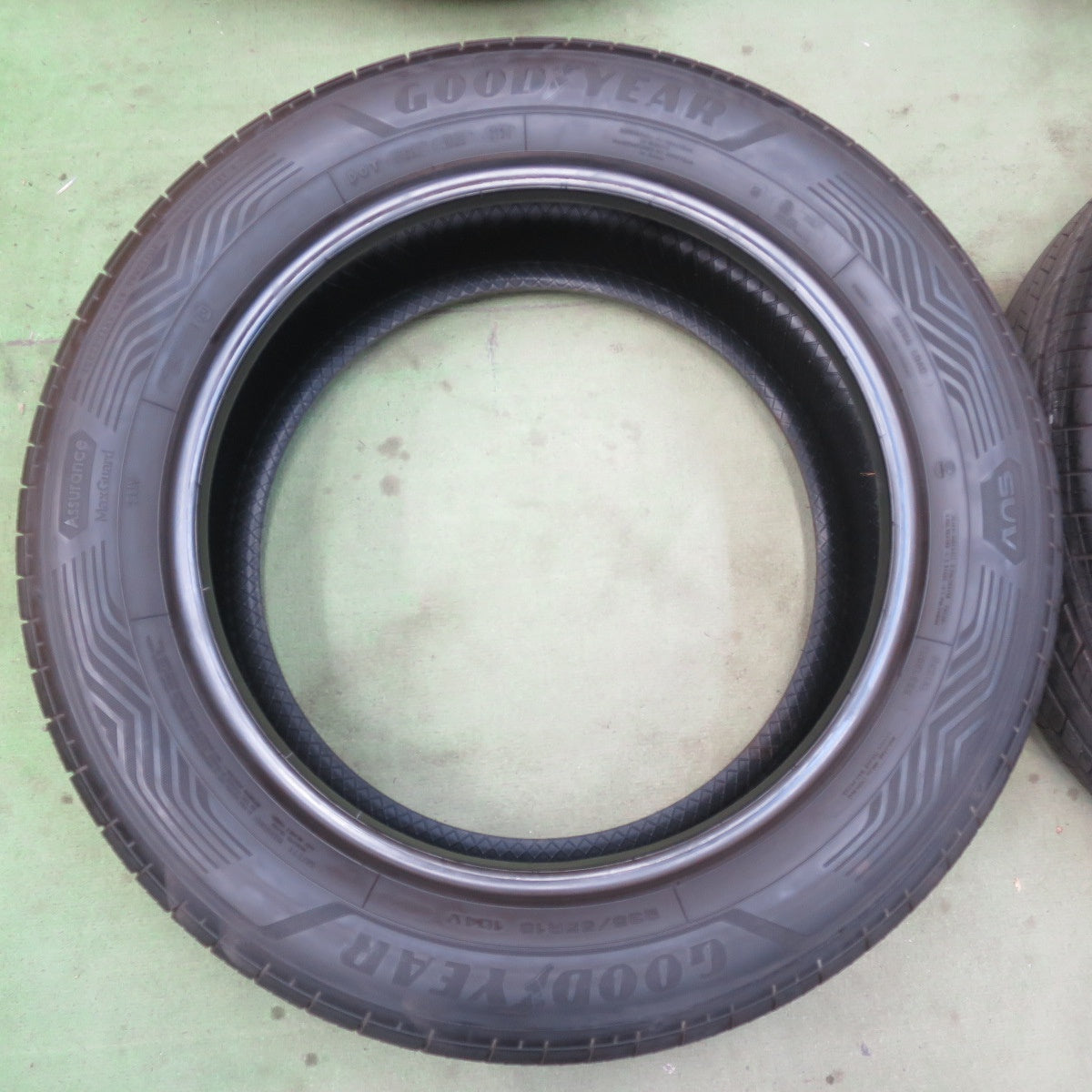 バリ溝！24年！9.5分★235/55R18 グッドイヤー Assurance MaxGuard SUV タイヤ 18インチ ハリアー ヴァンガード 等★6052307イノタ