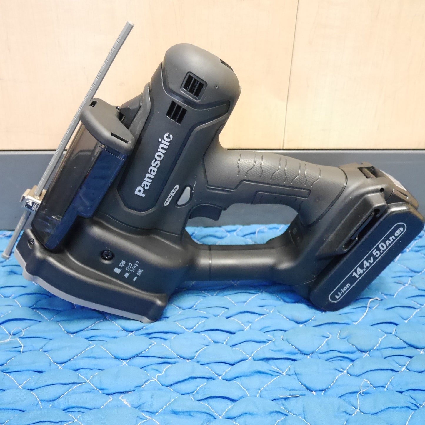 [送料無料] キレイ！バッテリー2個☆Panasonic 充電 全ネジ カッター EZ45A8LJ2F-B 電動 工具 切断機 全ねじ パナソニック 充電器 EZ0L81☆