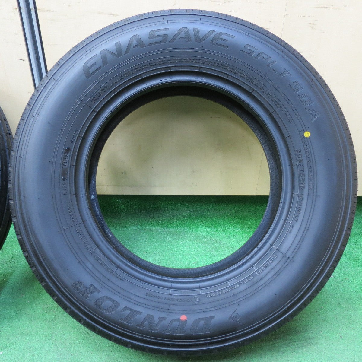 [送料無料] 新車外し！24年！ほぼ未使用★トラック タイヤ 205/75R16 113/111N ダンロップ エナセーブ SPLT50A 16インチ★4092410イノタ