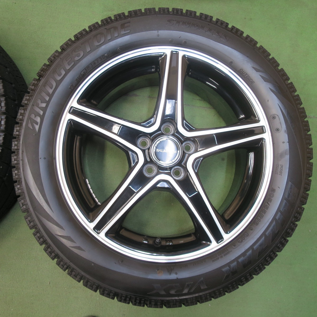 バリ溝！キレイ！9.5分★スタッドレス 205/55R16 ブリヂストン ブリザック VRX BALMINUM バルミナ 16インチ PCD100/5H★5110502イス
