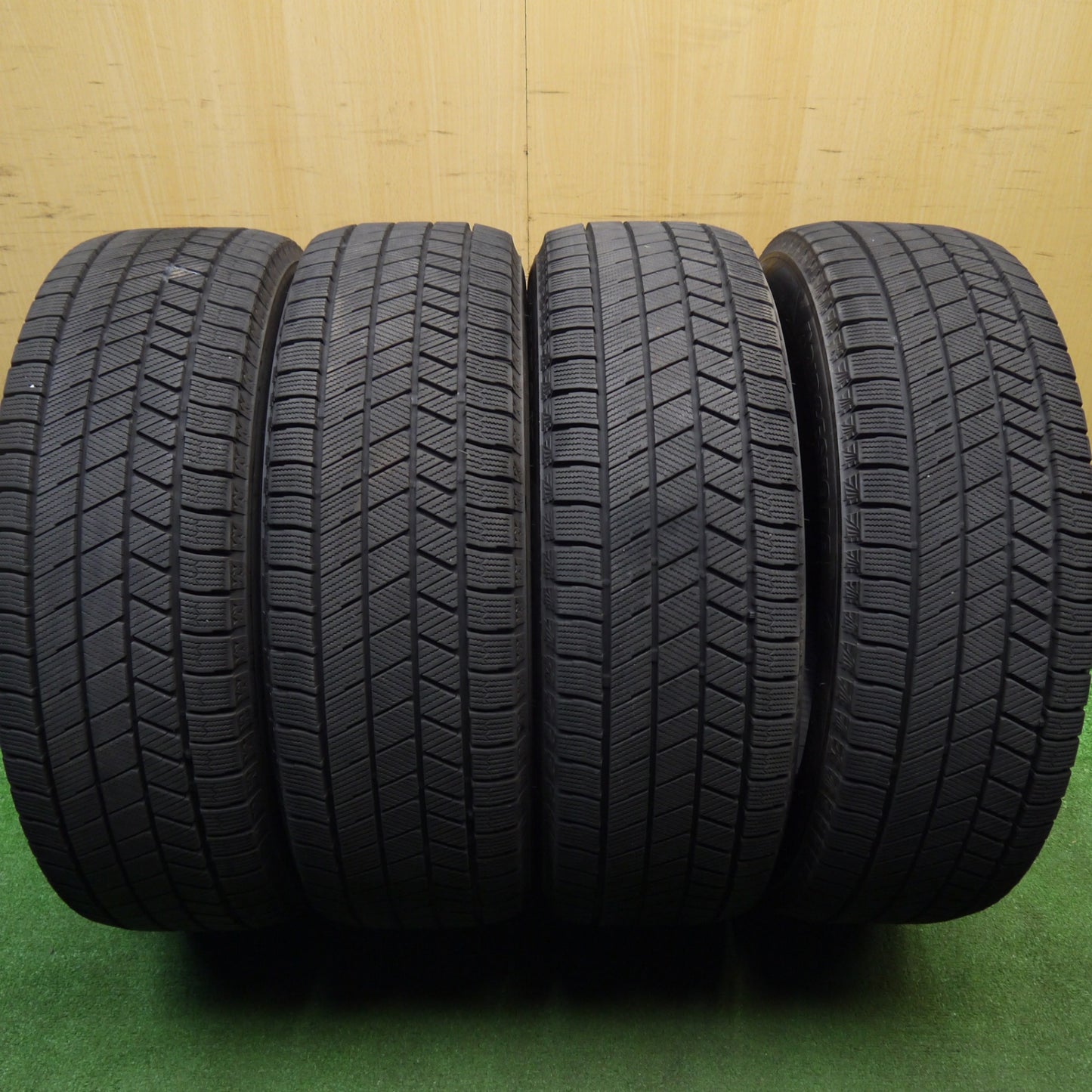 バリ溝！22年！9.5分★スタッドレス 225/65R17 ブリヂストン ブリザック VRX3 タイヤ 17インチ 40系 アルファード ヴェルファイア 等★5121206Hスタ