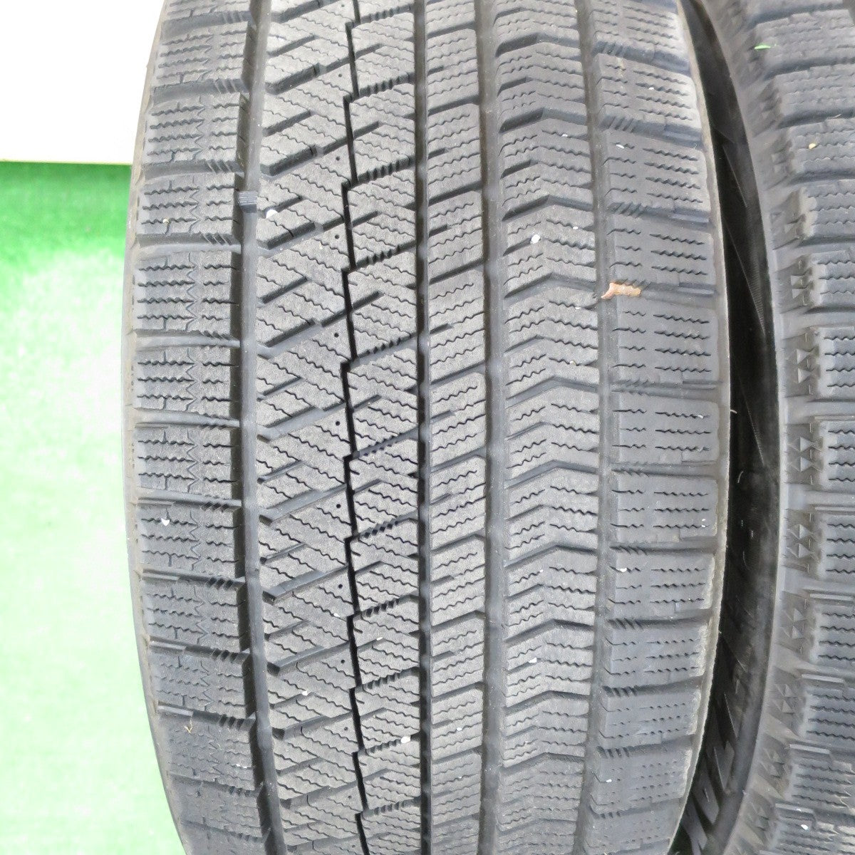 *送料無料* センサー付！バリ溝！綺麗！9.5分★レクサス ES300h バージョンL 純正 235/45R18 スタッドレス ブリヂストン ブリザック VRX2 PCD114.3/5H★4042202KMス